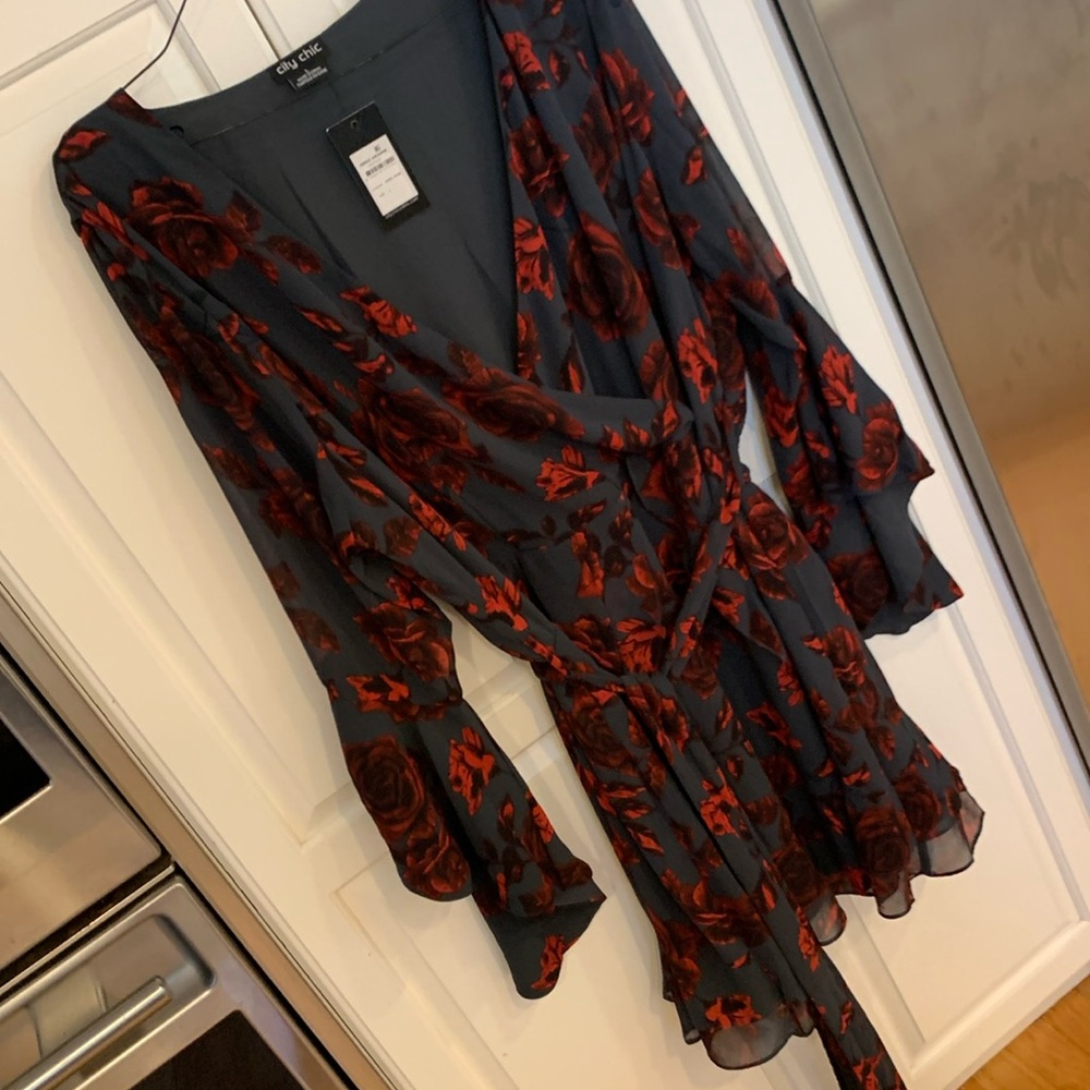 City Chic rose and green dress. Belt w/loops flutter long sleeve. NWT. Size L